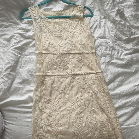 Creme lace dress - Picture 4 of 4